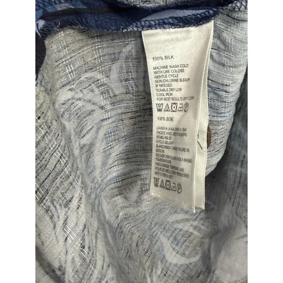 Tommy Bahama Blue North Carolina Tar Heels Coast Medium Button Shirt 100% Silk - Picture 2 of 3